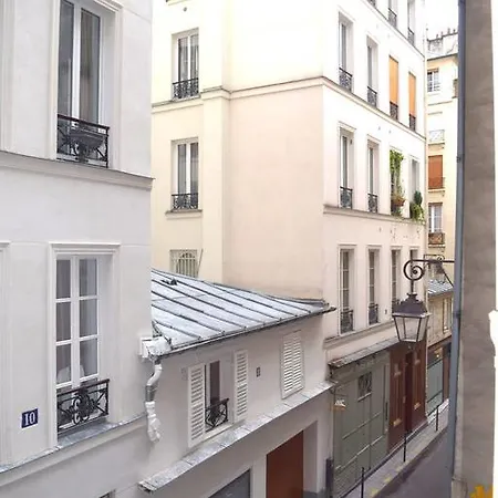 In Front Of Centre Georges Pompidou Apartment