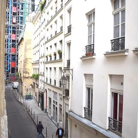 Apartment In Front Of Centre Georges Pompidou Paris